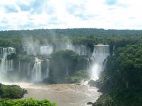 Iguacu - tosende Wassermassen